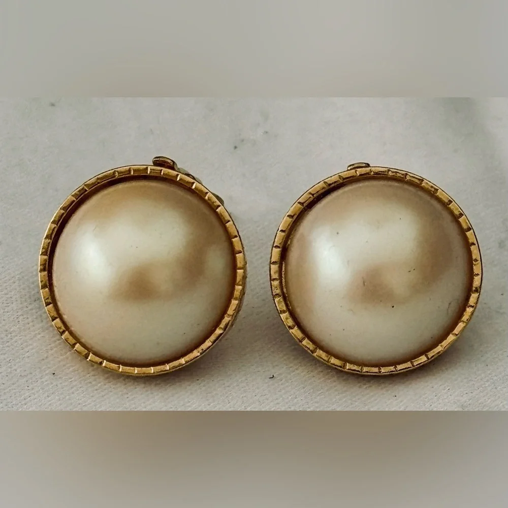 NINA RICCI Vintage Clip-on Earrings